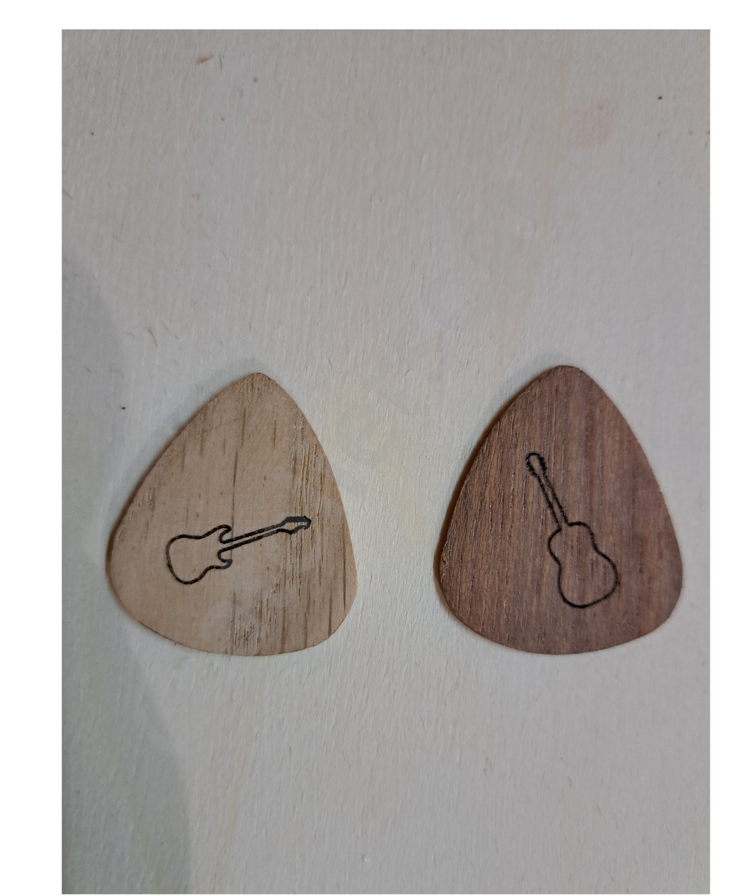 Médiator pour guitare en bois massif