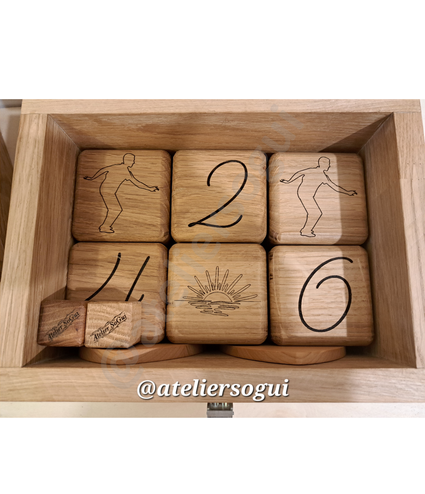 Jeu de 6 boules cubiques en bois massif
