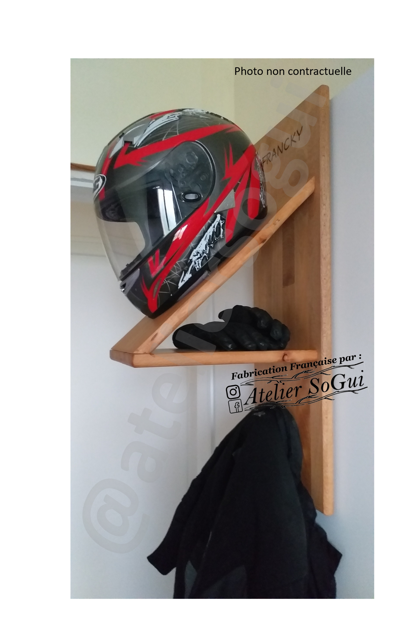Support pour casque et vêtement de moto en bois massif