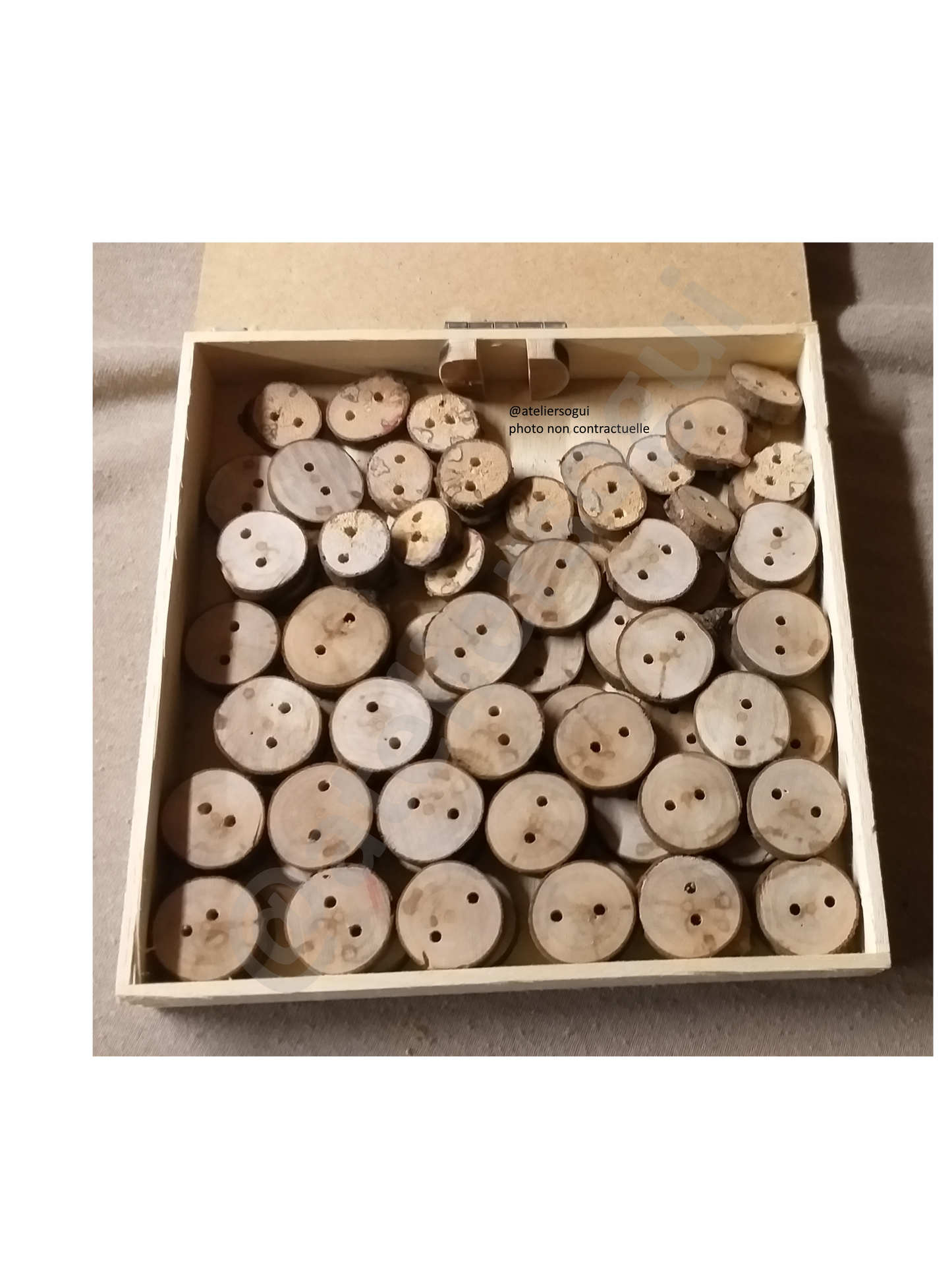 Lot de 5 boutons (environ 2cm) de couture en bois massif